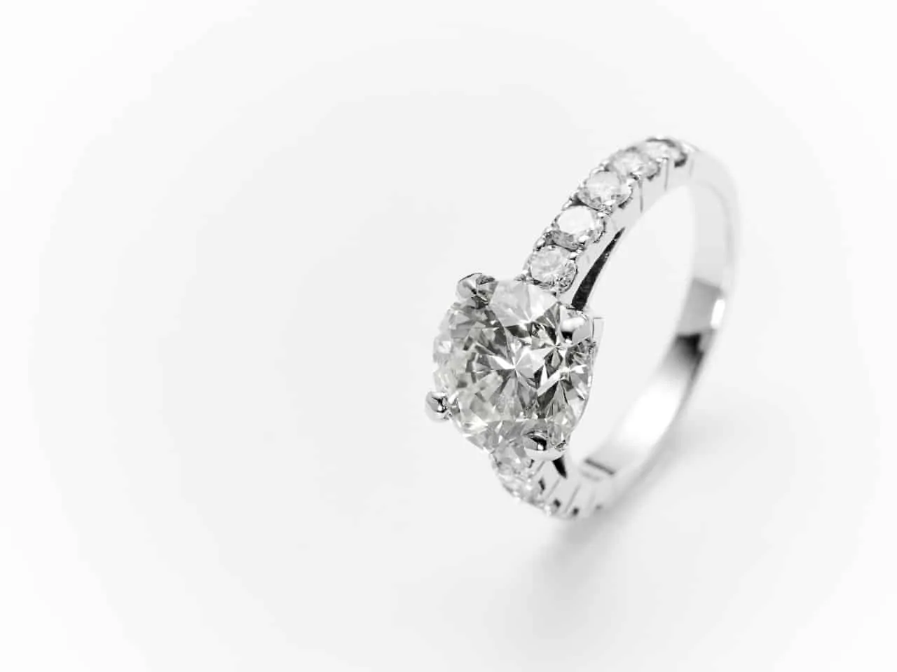 Jewellery brands and display styling on Jewellink