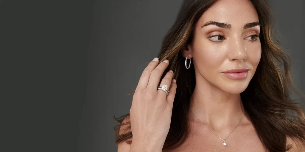 Oval vs Round Diamonds